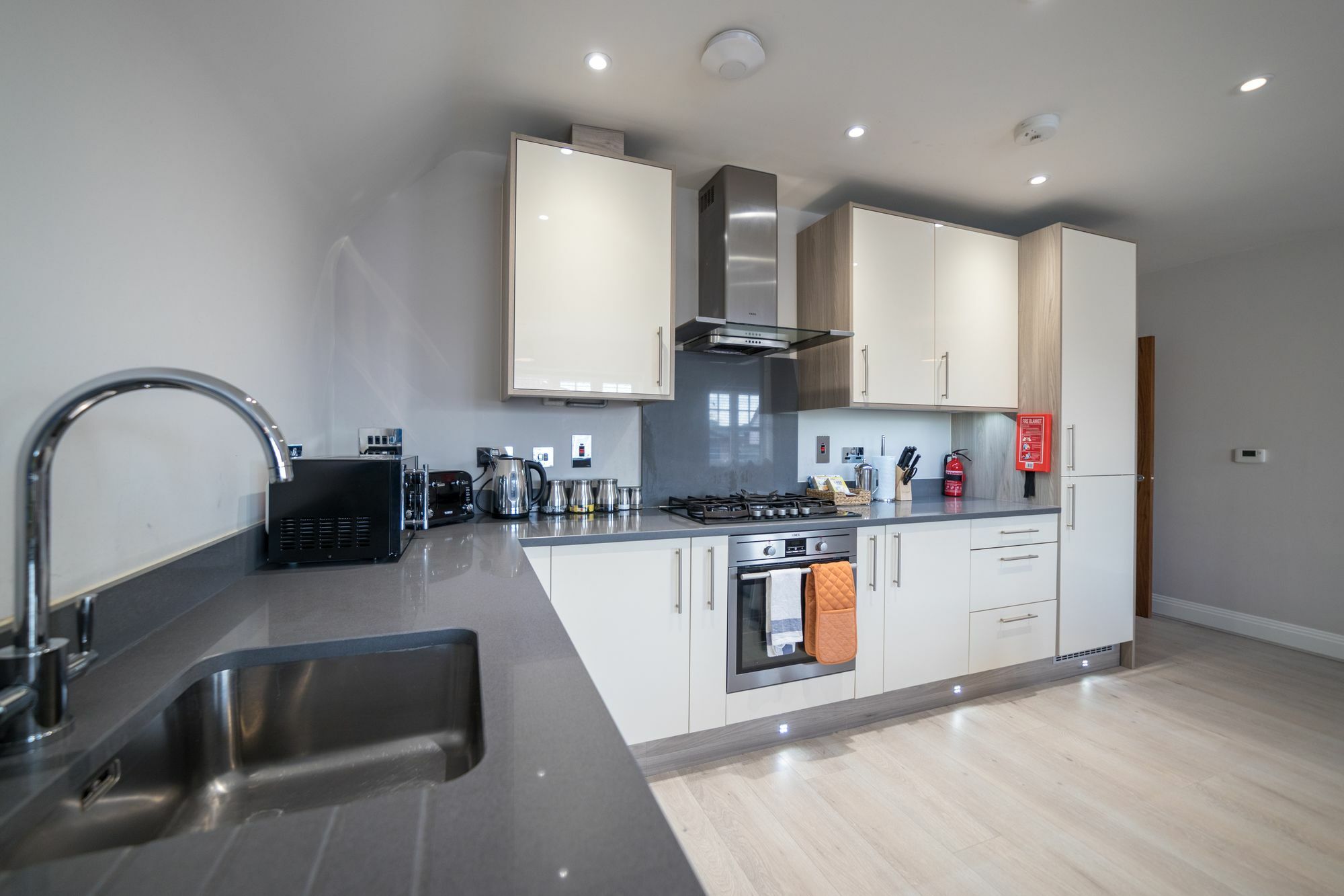 Helios Court Penthouse Serviced Apartment By Ferndale Maidenhead Exterior photo