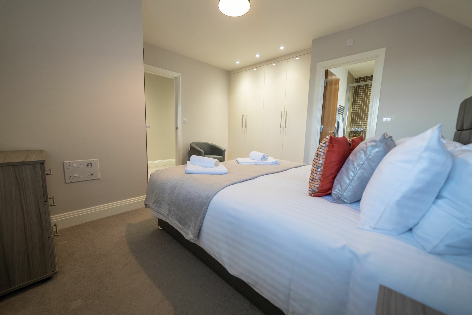 Helios Court Penthouse Serviced Apartment By Ferndale Maidenhead Exterior photo