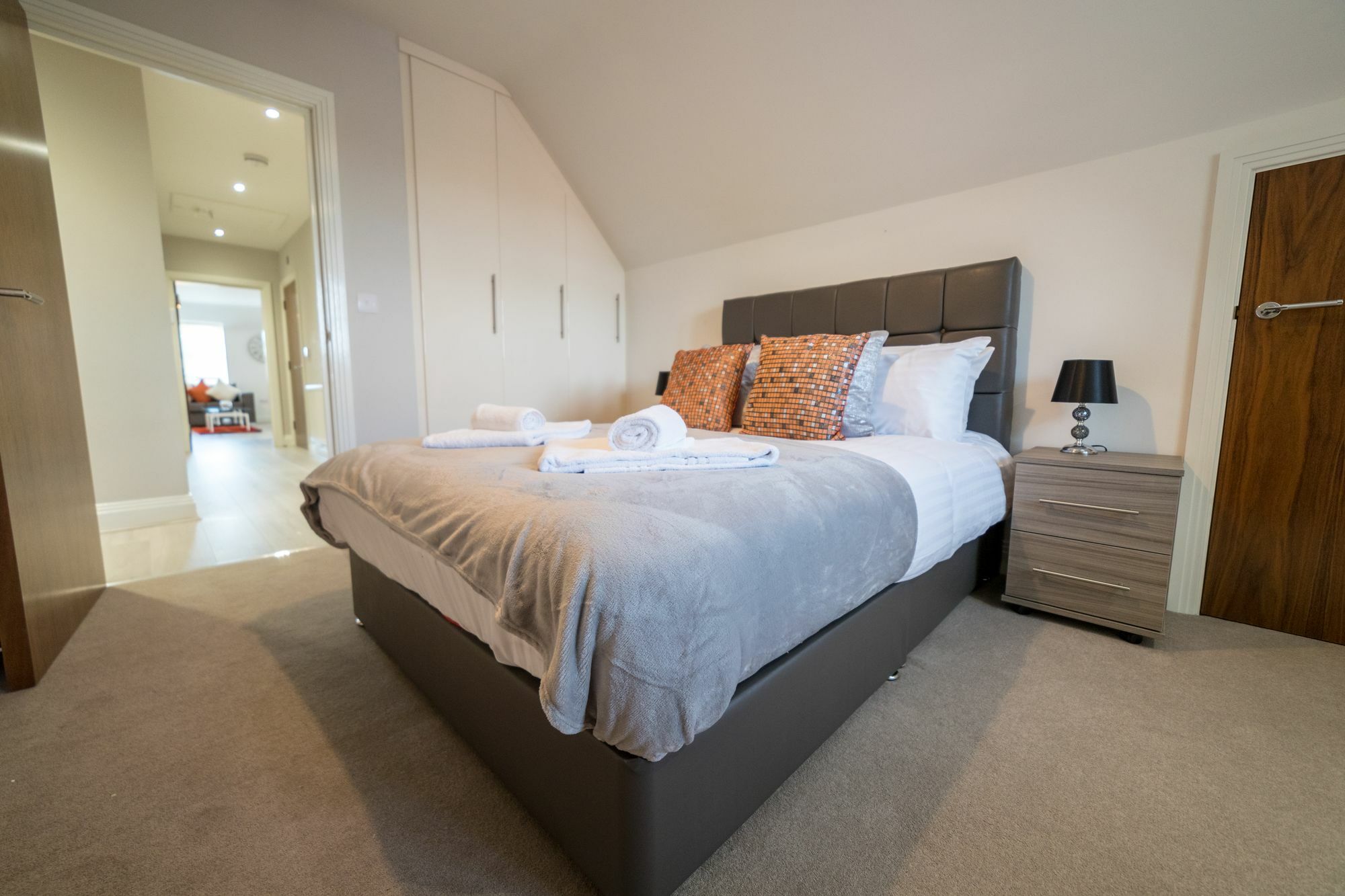 Helios Court Penthouse Serviced Apartment By Ferndale Maidenhead Exterior photo